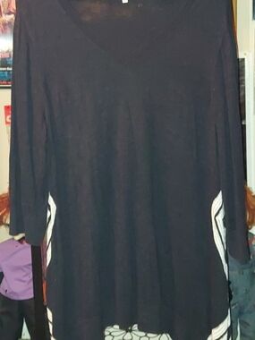 Sejour Black Long Sleeve V-Neck Tunic with White Side Accents